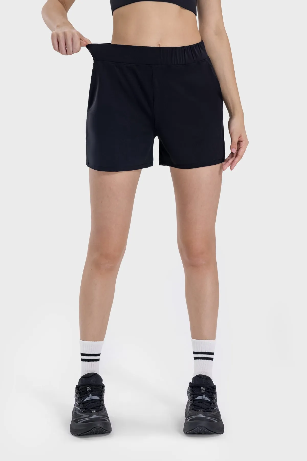 Essential Versatile Quick-Dry Three-Quarter Shorts