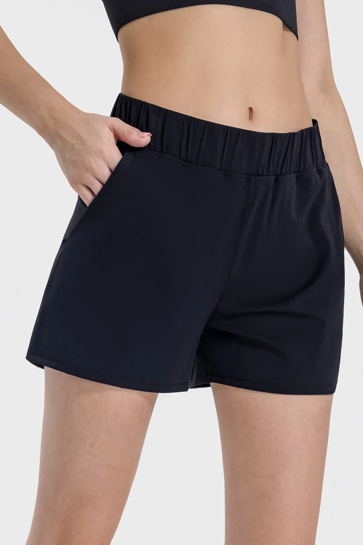 Essential Versatile Quick-Dry Three-Quarter Shorts