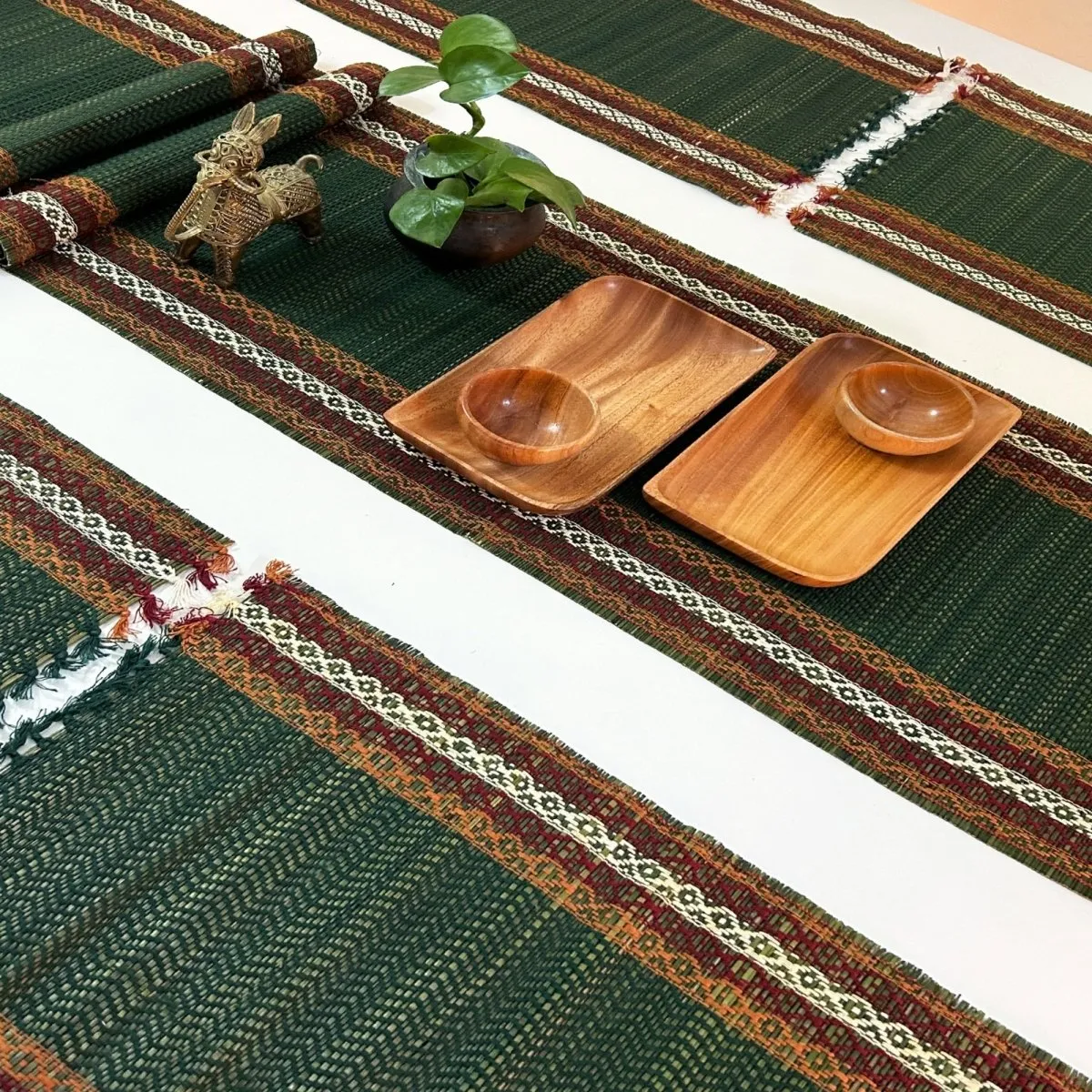 Handmade Dining Table Mats and Table Runner in Green (Set of 6/4) | Eco Friendly Tableware Sustainably Handwoven from Natural Grass